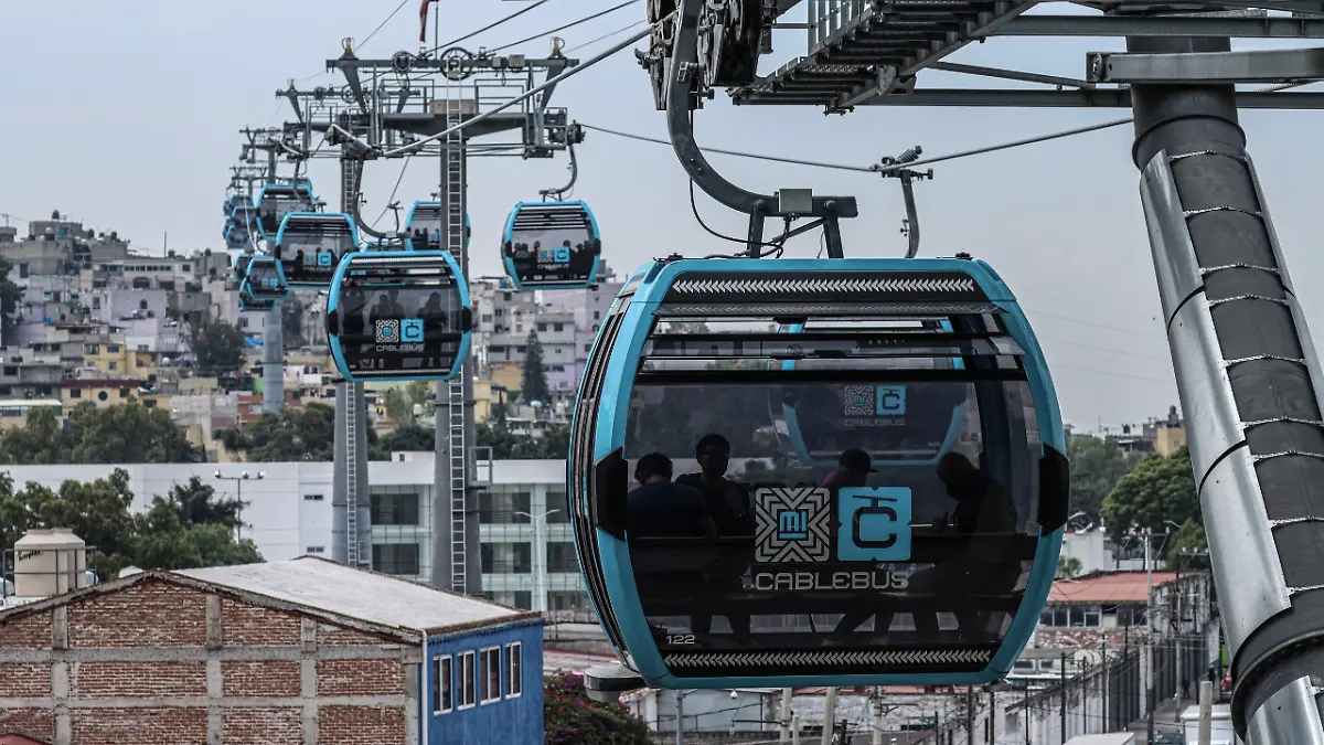 Usuarios quedan atrapados dentro de elevador en la estación Indios Verdes del Cablebús